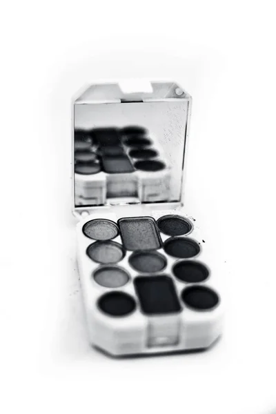 Mini Kit Maquillaje Caja Aislada Blanco —  Fotos de Stock