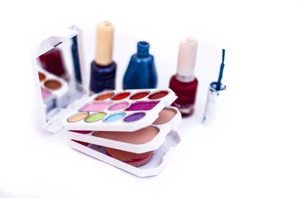 Komplettes Make Set Isoliert Auf Einschließlich Lippenstift Gesichtscreme Nagellack Etc — Stockfoto