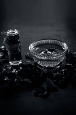 Wodoen surafce üzerinde demirhindi yüz maskesi yani demirhindi özü veya konsantrasyon, bal, ve anlık akne ve siyah kafaları ücretsiz kızdırma için gül suyu.