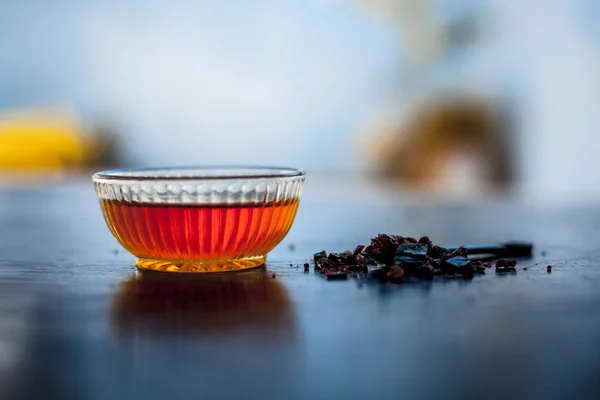Чай Стакане Специями Столе — стоковое фото