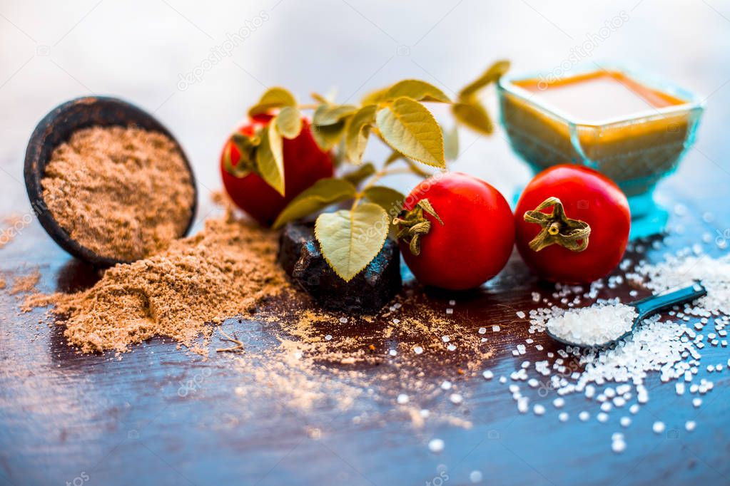 Face pack of hing or Asafoetida on wooden surface i.e. Hing powder well mixed with tomato pulp and sugar.For the treatment of skin whitening,.All the ingredients present on the surface.