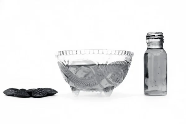화이트 아몬드 오일과 주스에 컨디셔너가 그릇에 줍니다 표면에 존재하는 — 스톡 사진