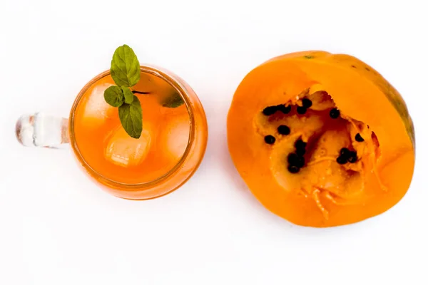 Raw Cut Papaya Its Juice Smoothie Transparent Glass Isolated White — Stock Photo, Image