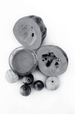 Papaya yüz paketi beyaz yani izole.