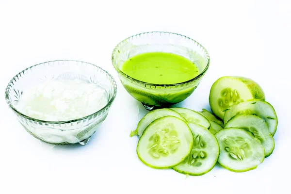 Paquete Facial Pepino Aislado Blanco Decir Pulpa Pepino Bien Mezclada — Foto de Stock