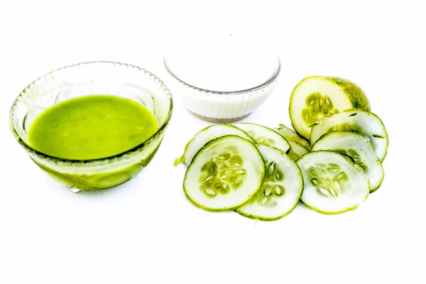 Paquete Facial Pepino Aislado Blanco Decir Pulpa Pepino Bien Mezclada — Foto de Stock