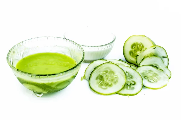 Paquete Facial Pepino Aislado Blanco Decir Pulpa Pepino Bien Mezclada — Foto de Stock