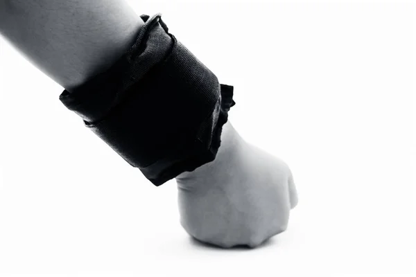 Fekete Színű Csuklópántot Vagy Csuklószalagot Viselő Fehér Alapon Izolált Emberi — Stock Fotó