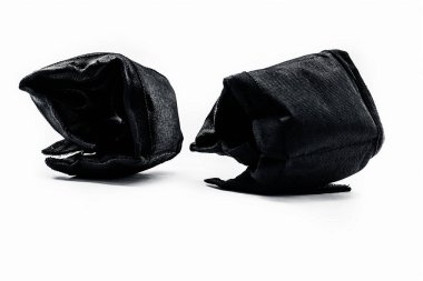 Siyah renkli ayak bileği ağırlıkları beyaz izole.