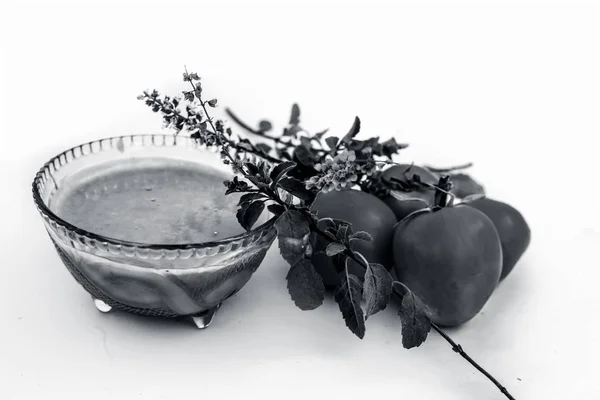 Tulsi Face Pack Isoliert Auf Weiß Tomatenpüree Oder Fruchtfleisch Gut — Stockfoto