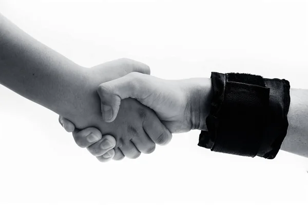 Männliche Hand Trägt Schwarz Gefärbte Handgelenkgewichte Und Hilft Der Anderen — Stockfoto