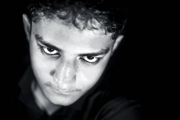 Retrato Joven Blanco Aislado Negro Con Camisa Color Negro Expresando — Foto de Stock