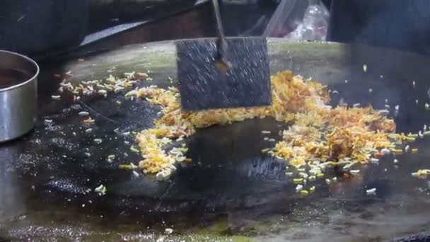 比利亚尼在塔瓦制作的视频 拉马丹 拉姆赞的美味佳肴 在提塔中供应 — 图库视频影像