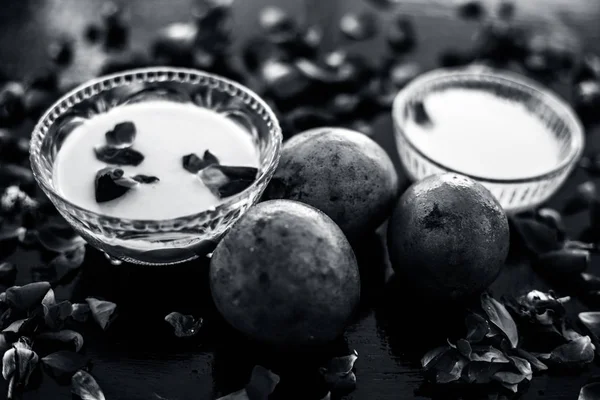 Ταντίγια Πολτός Καλά Αναμεμειγμένη Νωπό Γάλα Ένα Γυάλινο Μπολ Ξύλινη — Φωτογραφία Αρχείου