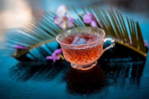 Thé Bénéfique Floral Détoxifiant Romarin Dans Une Tasse Verre Transparent — Photo