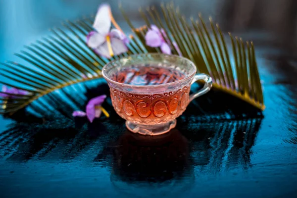 Thé Bénéfique Floral Détoxifiant Romarin Dans Une Tasse Verre Transparent — Photo