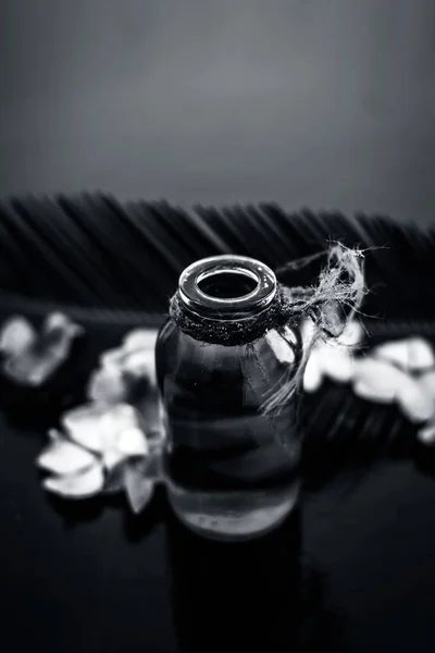 Rozemarijn Concentratie Essence Een Glazen Fles Houten Oppervlak Samen Met — Stockfoto