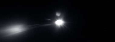 Yaratıcı ışık izleri. Araç ışığı bulanık ve ışık izleri çekildi. Radyal bulanıklık efektiyle çekilmiş. Sinematik geniş açı çekim.