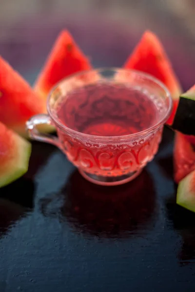 Tiro Vertical Chá Gelo Frutas Sementes Melancia Copo Vidro Transparente — Fotografia de Stock