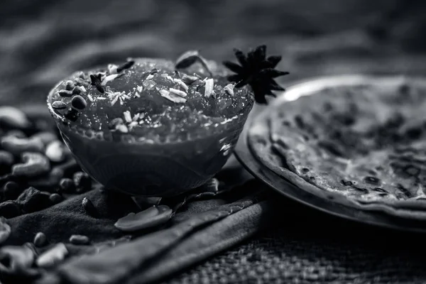 유명한 표면에 그릇에 무르바 무라바 과일과 향신료와 배경이 — 스톡 사진