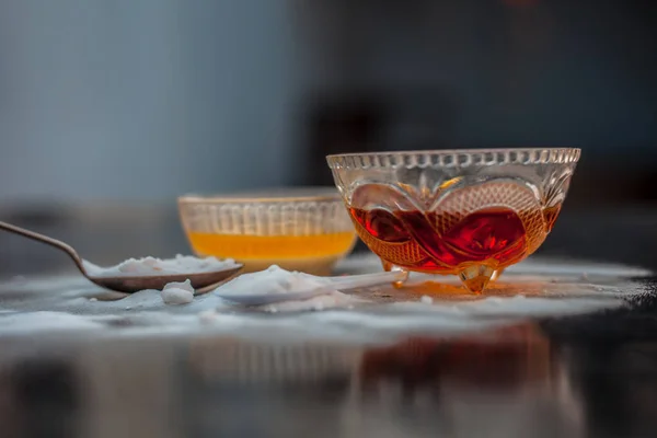 Baking Soda Gezichtsmasker Een Glazen Kom Houten Oppervlak Samen Met — Stockfoto