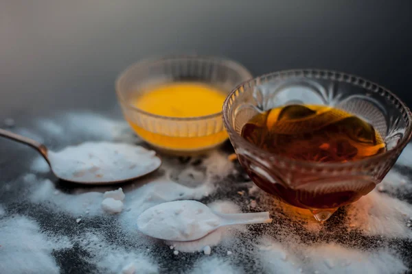 Baking Soda Gezichtsmasker Een Glazen Kom Houten Oppervlak Samen Met — Stockfoto