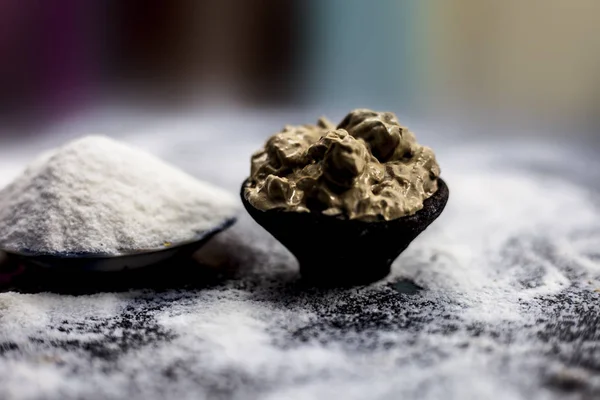 Remédio Para Cabelos Lisos Superfície Madeira Consistindo Farinha Arroz Grãos — Fotografia de Stock