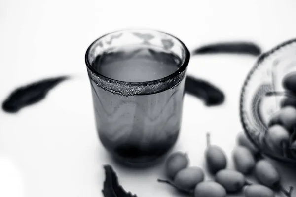 Bebida Desintoxicante Desintoxicante Fruta Neem Vaso Aislado Blanco Junto Con —  Fotos de Stock
