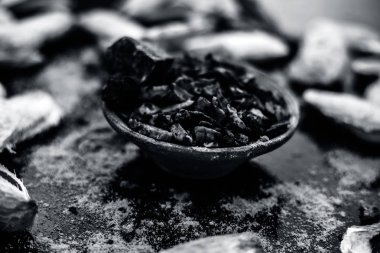 popüler Hint ve Asya aam ki guthli ka mukhwas ghee ve sert haşlanmış mango tohumları oluşan kase 