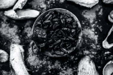 popüler Hint ve Asya aam ki guthli ka mukhwas ghee ve sert haşlanmış mango tohumları oluşan kase 