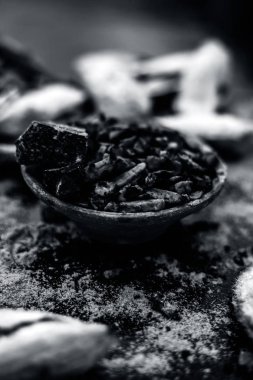 popüler Hint ve Asya aam ki guthli ka mukhwas ghee ve sert haşlanmış mango tohumları oluşan kase 
