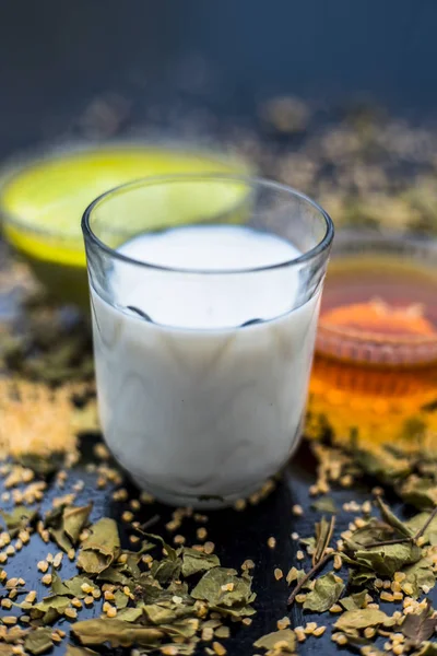 Glasses Neem Leaves Paste Milk Honey Black Wooden Surface Preparation — Stock Photo, Image