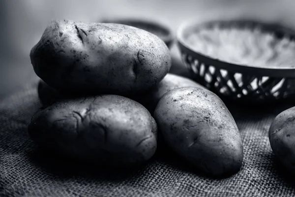 Крупним Планом Картопля Біля Перешкод Поверхні Джутового Мішка — стокове фото