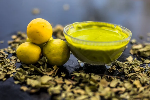 Indian Lilac Face Mask Consisting Neem Leaves Paste Lemon Juice — Stock Photo, Image