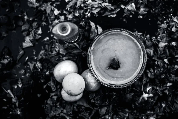 Máscara Facial Lilás Indiano Consistindo Pasta Folhas Neem Suco Limão — Fotografia de Stock