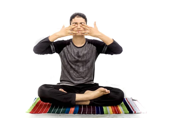 Joven Asiático Hombre Meditación Alfombra — Foto de Stock