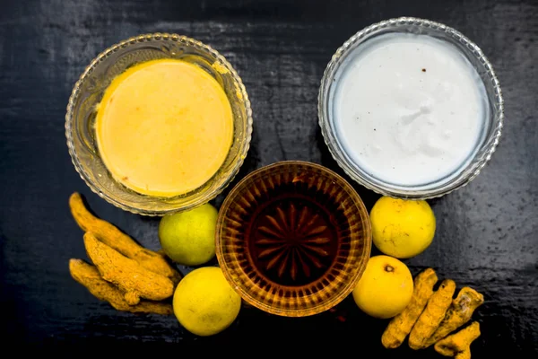 Bowls Well Mixed Raw Turmeric Honey Curd Entire Raw Ingredients — Stock Photo, Image