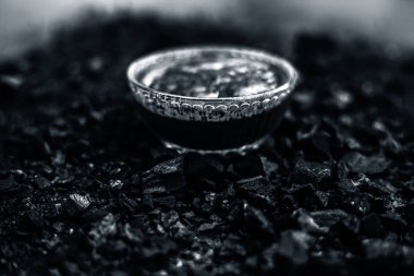 Kömür yayılan tamir saç için aktif kömür maskesi ile kase 