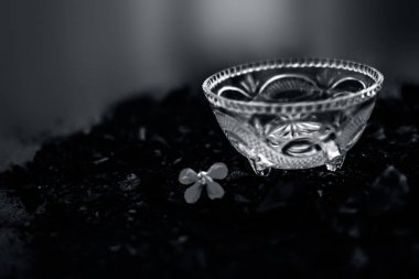 iplikçikleri ve kafa derisi detoks için maske hazırlamak için aktif kömür ve kase, parlaklık geri, hasarlı ve bölünmüş biter onarım, ve sağlıklı teşvik