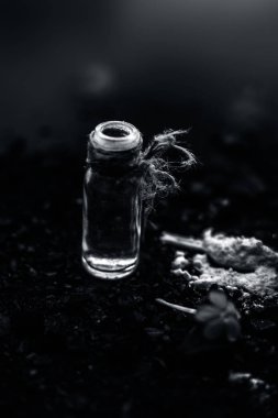 şişede iplikçikleri ve kafa derisi ve hindistan cevizi yağı detoks, parlaklık geri, hasarlı ve bölünmüş biter onarmak ve sağlıklı teşvik kabartma tozu ile aktif kömür maskesi için malzemeler