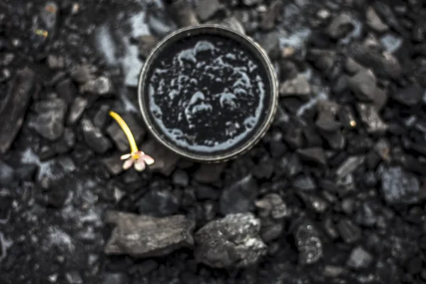 Close Activated Charcoal Glass Bowl Wooden Surface Some Raw Powder — Stock Photo, Image