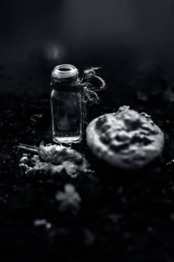 kabartma tozu ve bentonit kil ile aktif kömür maskesi için malzemelerle kase iplikçikleri ve kafa derisi ve hindistan cevizi yağı şişede detoks, parlaklık geri, hasarlı ve bölünmüş biter, ve sağlıklı teşvik