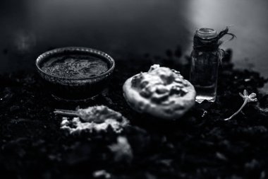 kabartma tozu ve bentonit kil ile aktif kömür maskesi için malzemelerle kase iplikçikleri ve kafa derisi ve hindistan cevizi yağı şişede detoks, parlaklık geri, hasarlı ve bölünmüş biter, ve sağlıklı teşvik
