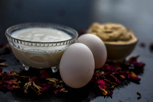 Bowls Diy Face Mask Multani Mitti Yogurt Eggs Black Wooden — Stock Photo, Image