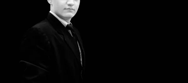 Retrato Empresário Vestindo Uma Jaqueta Cor Azul Escuro Uma Gravata — Fotografia de Stock