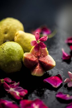 Taze kesilmiş egzotik meyve, yakın çekim.