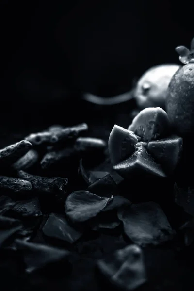 Świeże Kamienie Czarnym Tle — Zdjęcie stockowe