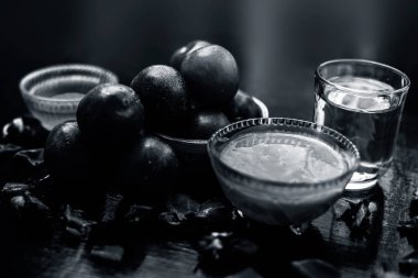 taze siyah beyaz şarap