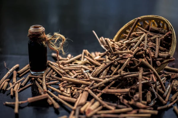 Ramo Mosto Indio Raíz Más Loca Una Canasta Color Marrón — Foto de Stock