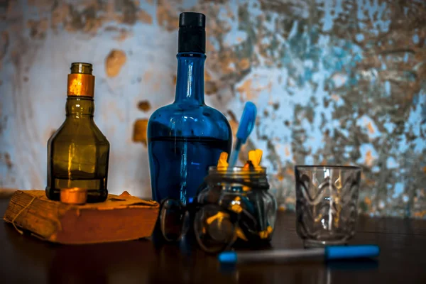 Bouteille Alcool Traditionnelle Avec Des Verres Sur Une Table Bois — Photo